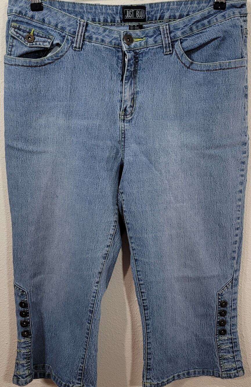 Just Blu Stonewashed Denim Capri Pants 16 Flat Front Decorative Buttons on Legs